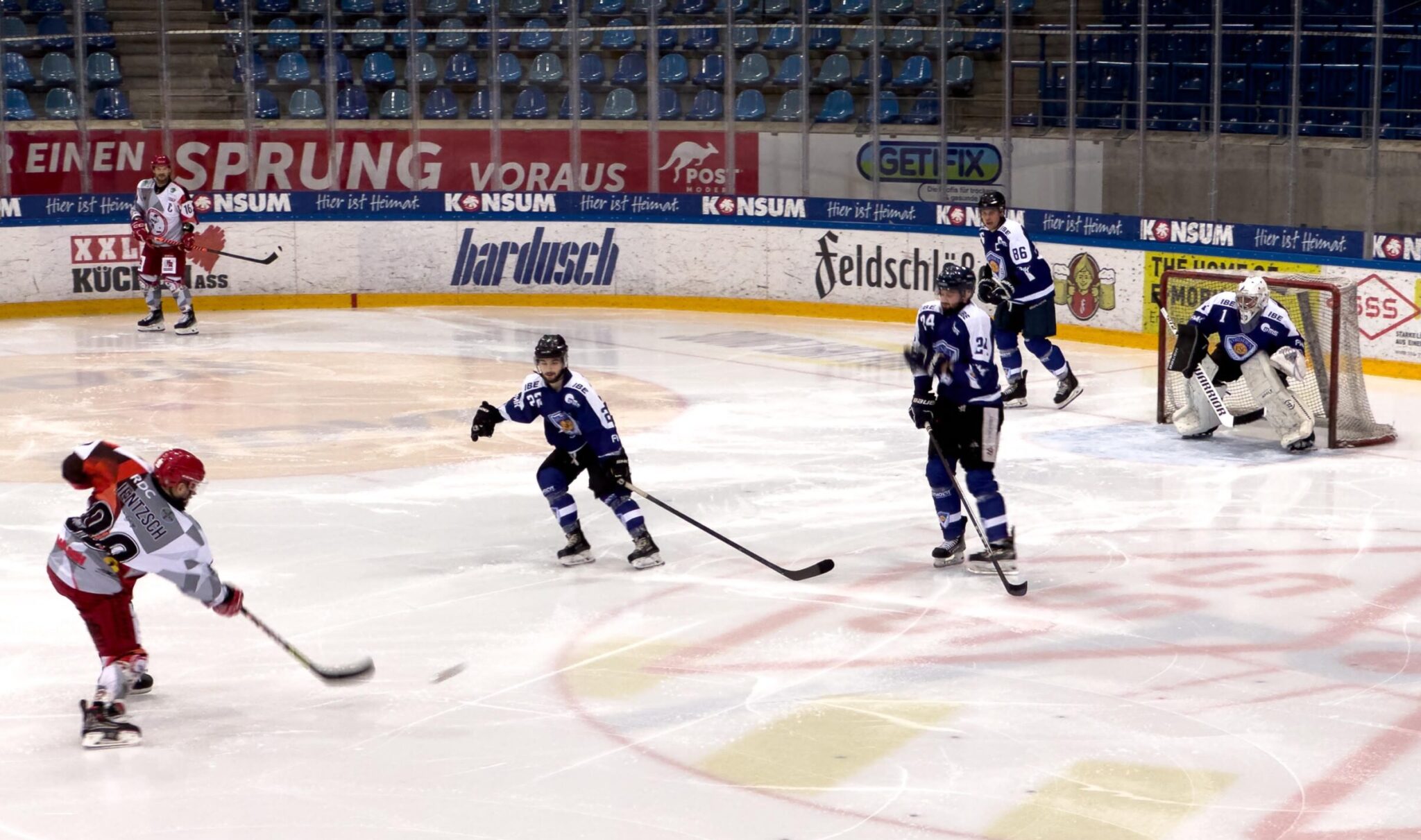 Klarer Sieg nach Anlaufschwierigkeiten FASS Berlin Eishockey